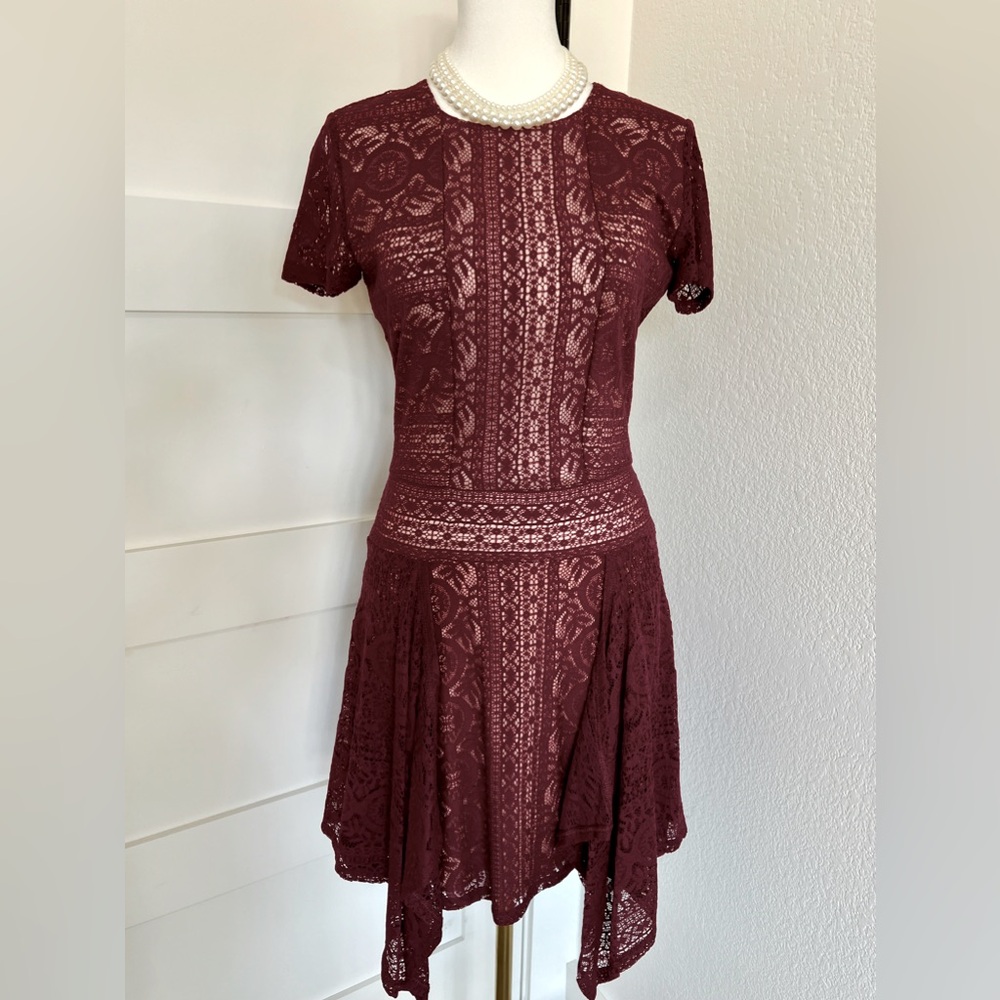 NWT BCBG MAXAZRIA Red Stretch Floral Patchwork Lace Handkerchief Hem Dress